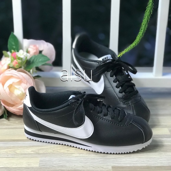 Nike Shoes - NWT Nike Classic Cortez Leather w/Black WMNS